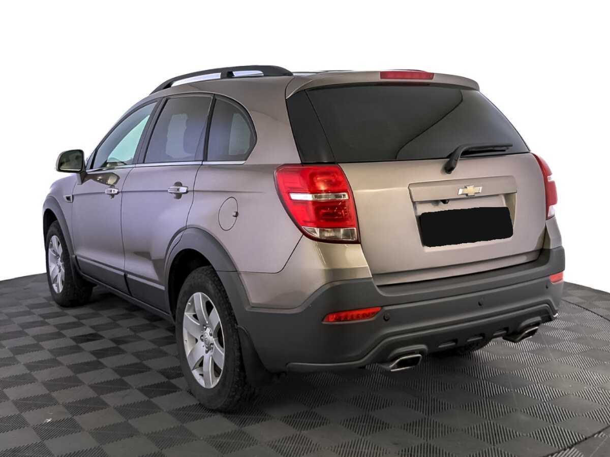 Chevrolet Captiva с пробегом — 2015 год. Фото: #6