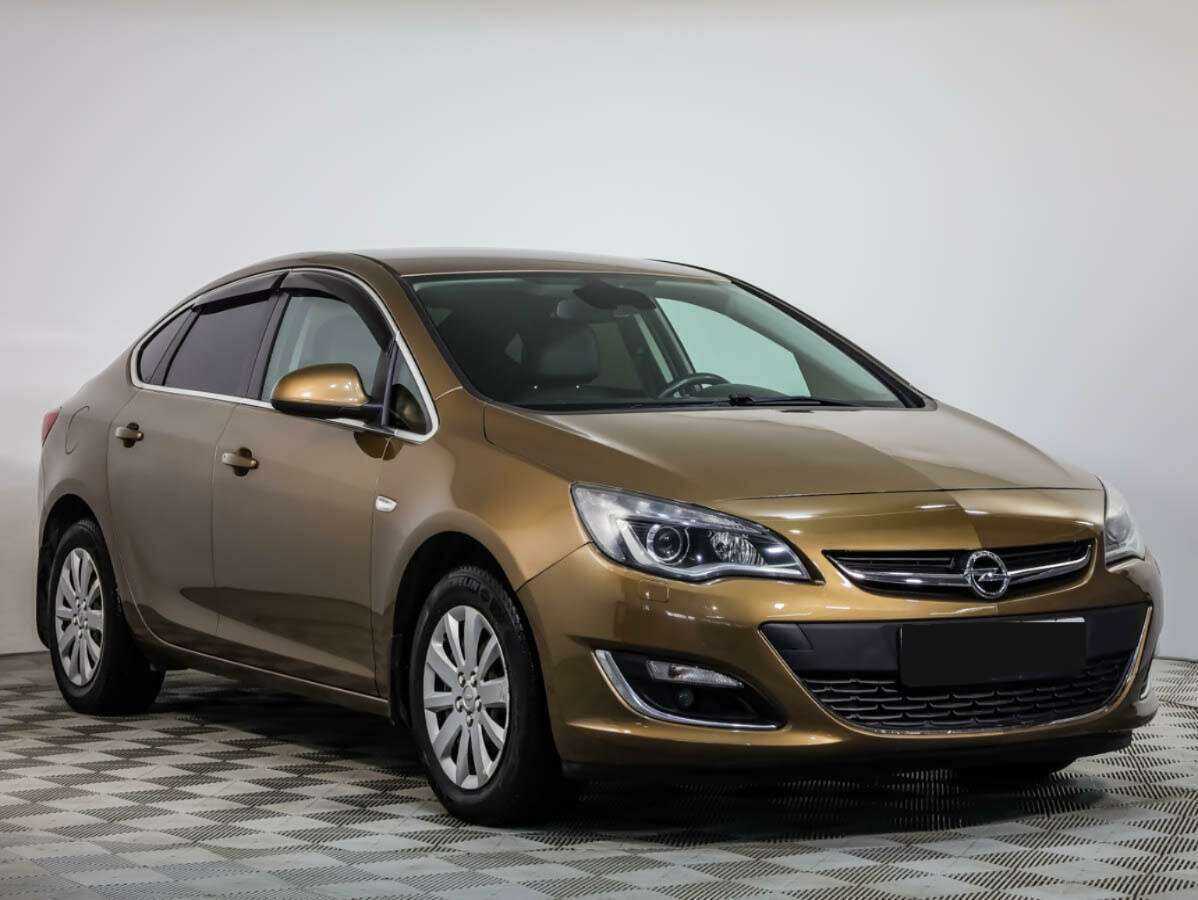 Opel Astra с пробегом — 2015 год. Фото: #1