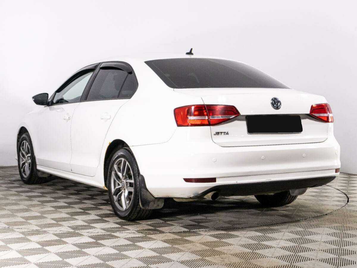 Volkswagen Jetta с пробегом — 2015 год. Фото: #6