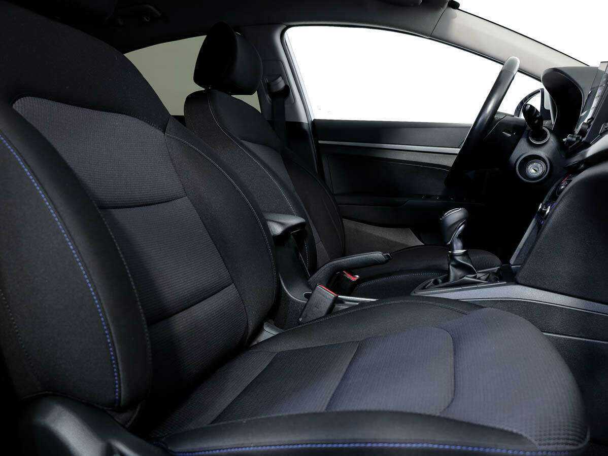 Hyundai Elantra с пробегом — 2018 год. Фото: #9