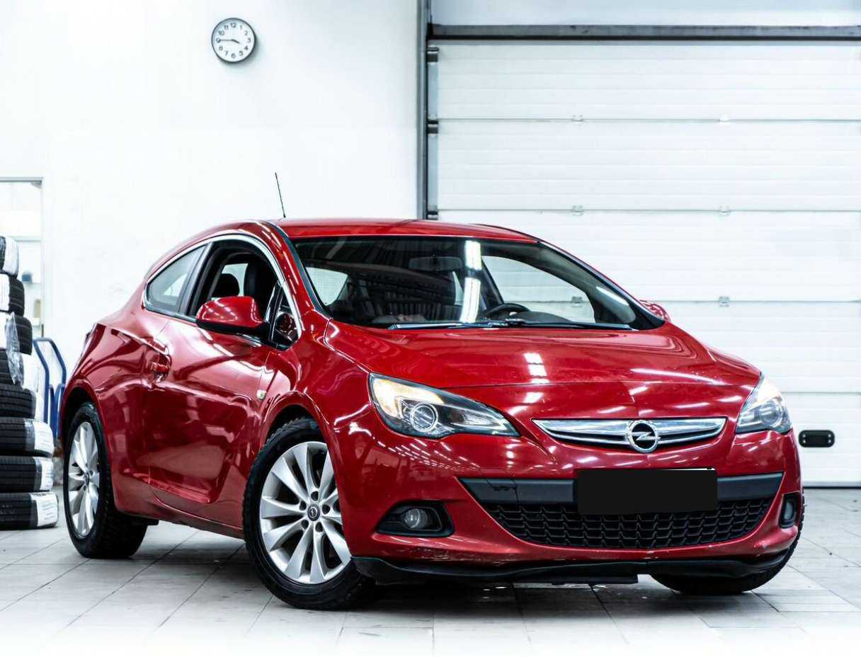 Opel Astra с пробегом — 2012 год. Фото: #1