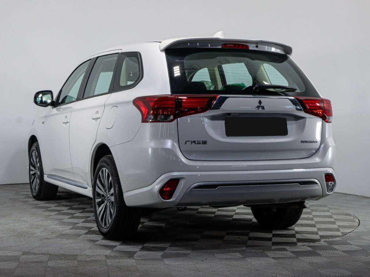 Mitsubishi Outlander с пробегом — 2022 год. Фото: #5
