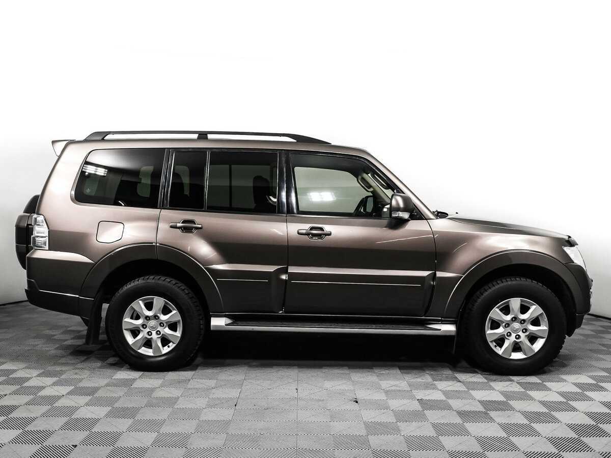 Mitsubishi Pajero с пробегом — 2015 год. Фото: #3