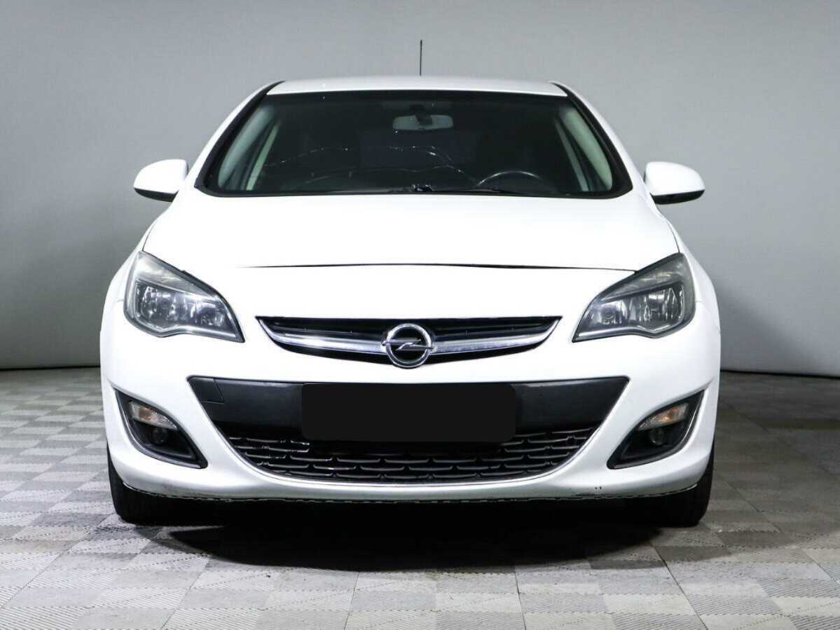 Opel Astra с пробегом — 2013 год. Фото: #1