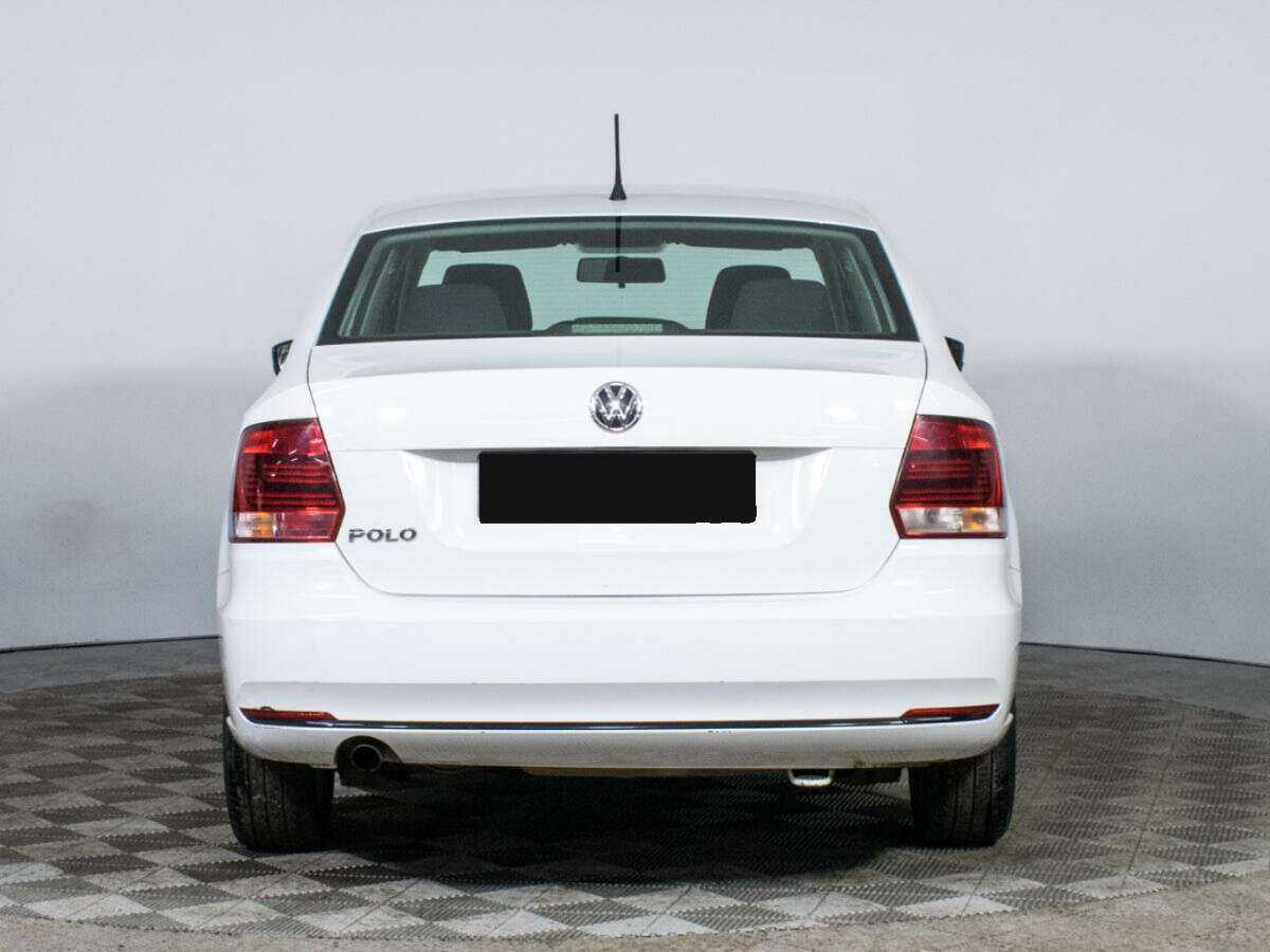 Volkswagen Polo с пробегом — 2015 год. Фото: #5