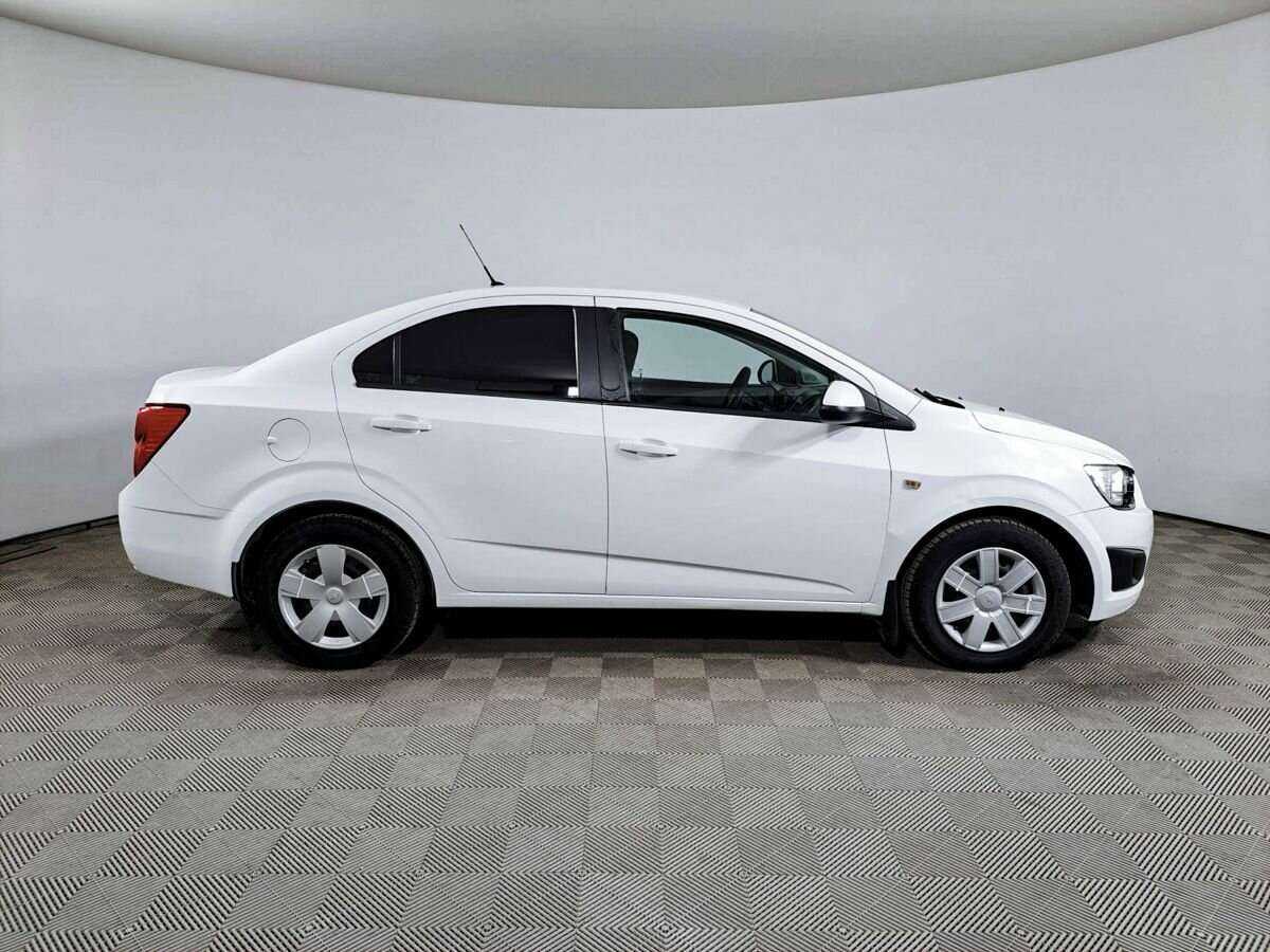 Chevrolet Aveo с пробегом — 2013 год. Фото: #3