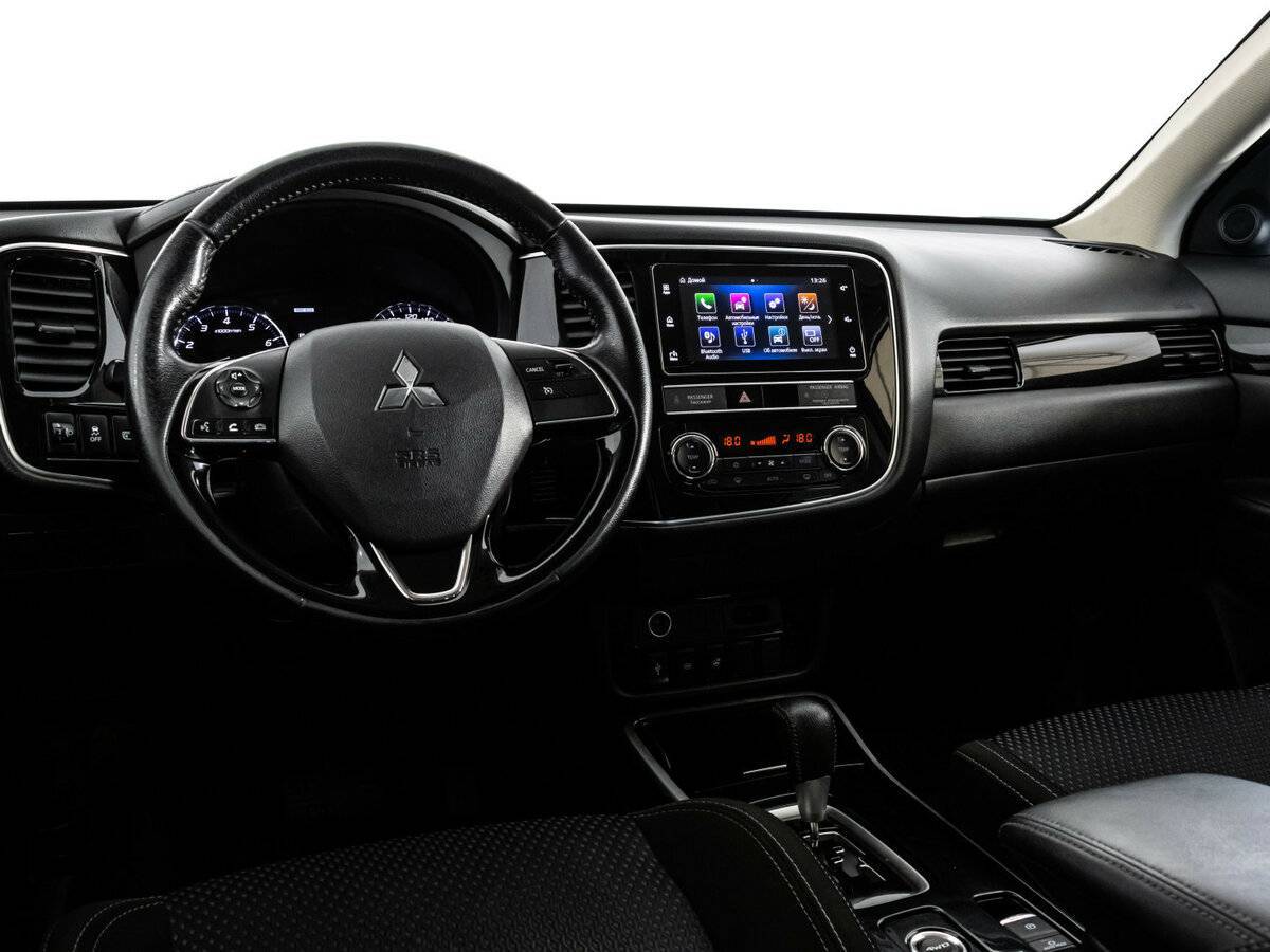 Mitsubishi Outlander с пробегом — 2019 год. Фото: #10