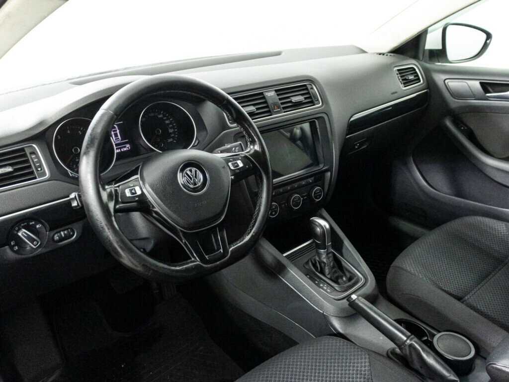 Volkswagen Jetta с пробегом — 2017 год. Фото: #10