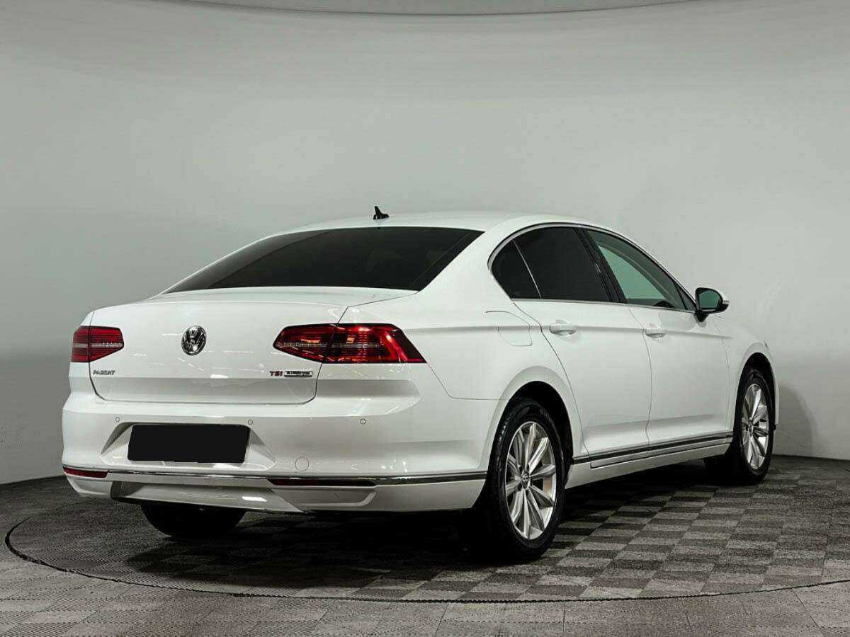 Volkswagen Passat с пробегом — 2017 год. Фото: #4