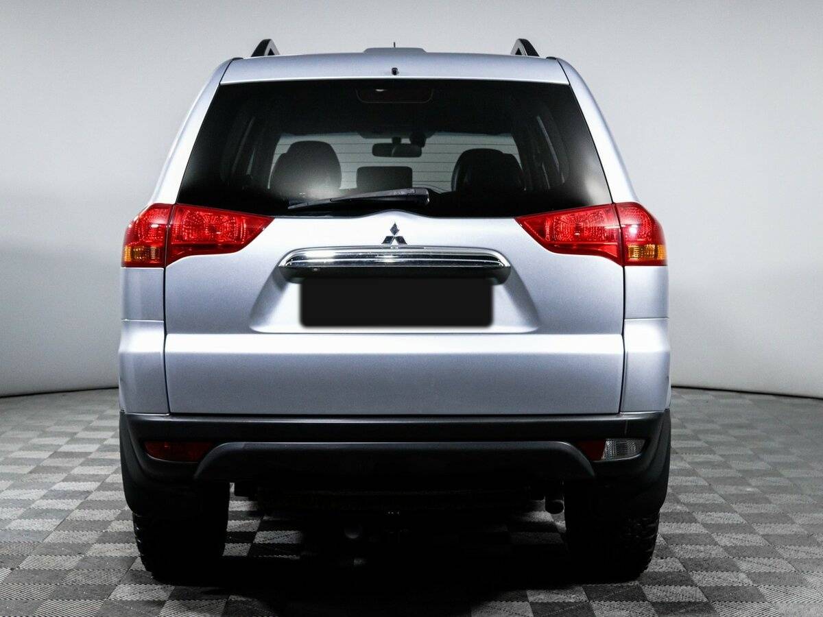 Mitsubishi Pajero Sport с пробегом — 2013 год. Фото: #5