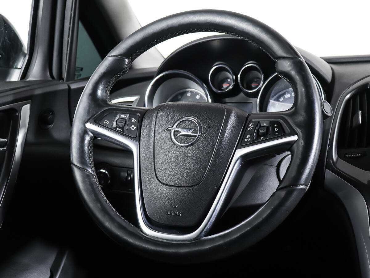Opel Astra с пробегом — 2013 год. Фото: #11