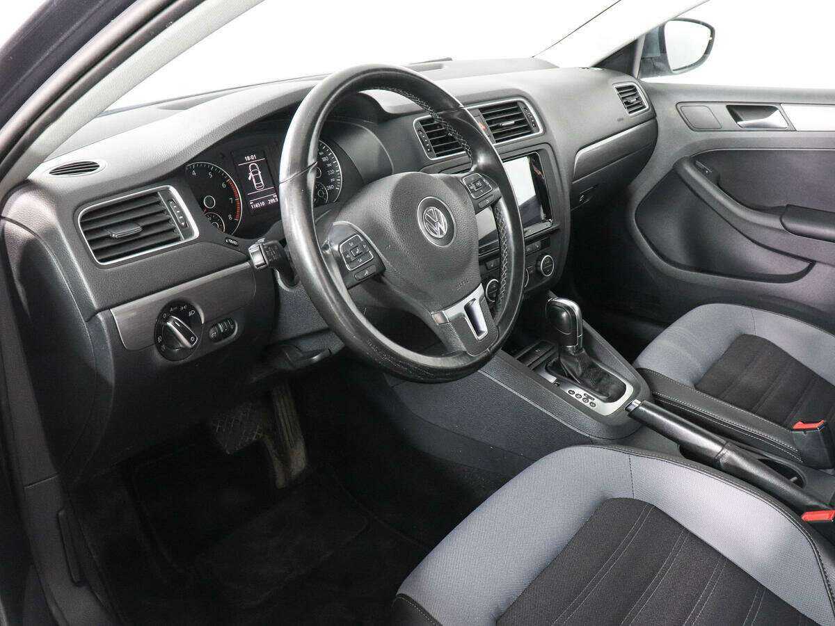 Volkswagen Jetta с пробегом — 2013 год. Фото: #7