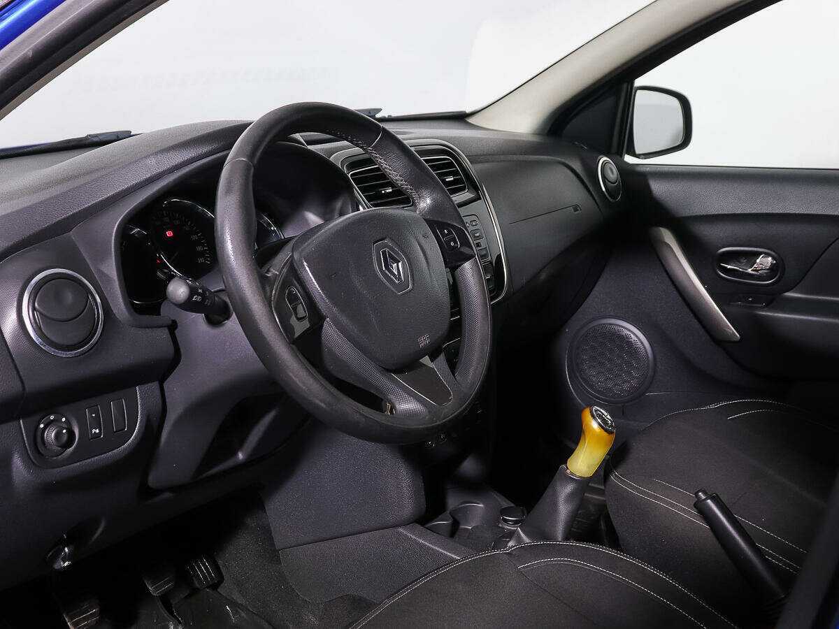 Renault Sandero с пробегом — 2016 год. Фото: #11
