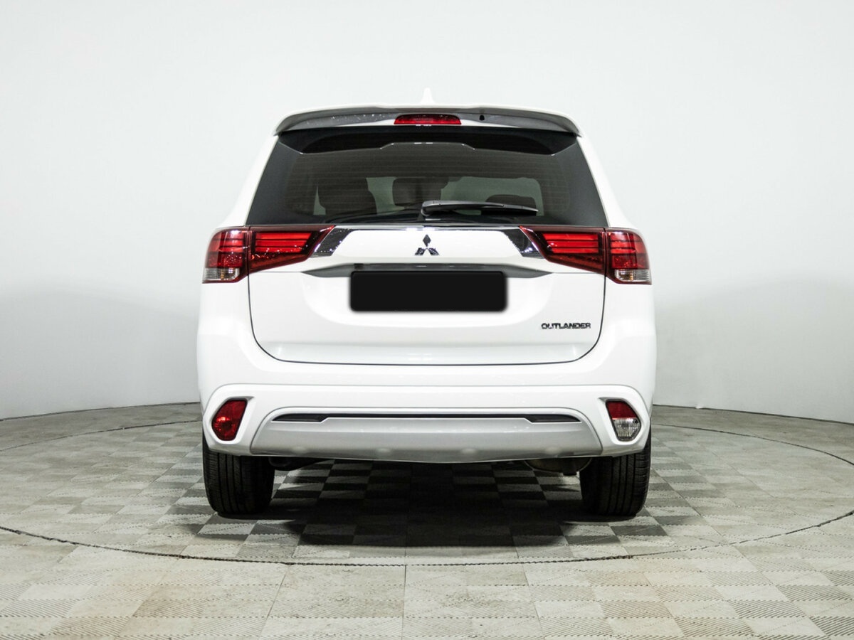 Mitsubishi Outlander с пробегом — 2022 год. Фото: #4
