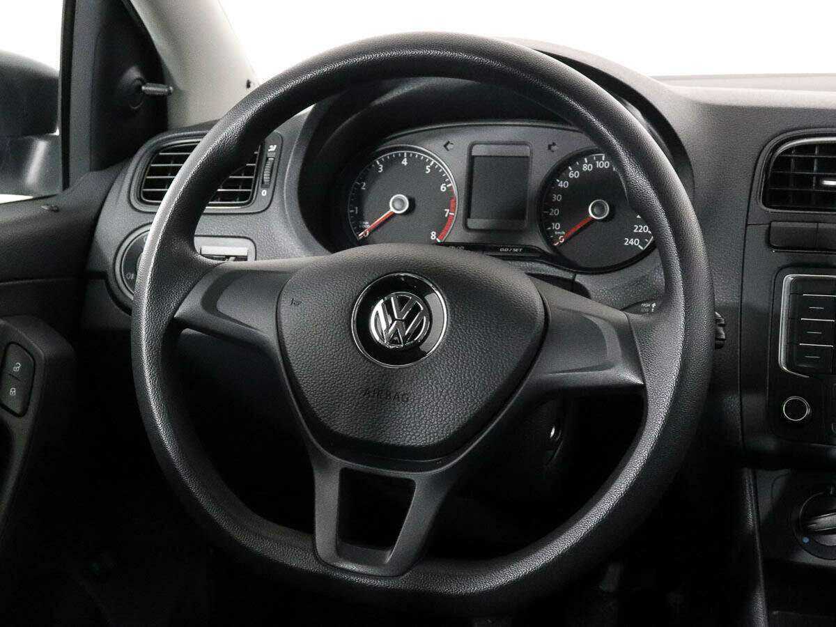 Volkswagen Polo с пробегом — 2015 год. Фото: #10