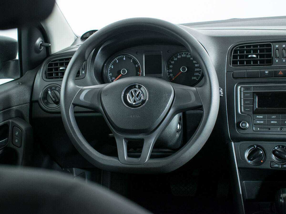 Volkswagen Polo с пробегом — 2019 год. Фото: #13