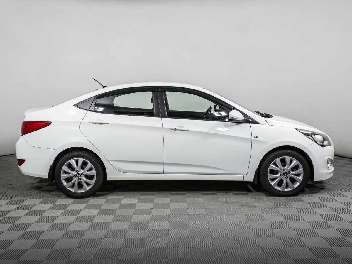 Hyundai Solaris с пробегом — 2015 год. Фото: #3