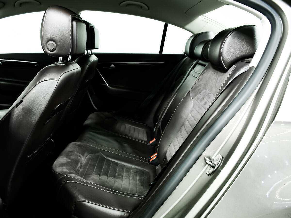 Volkswagen Passat с пробегом — 2012 год. Фото: #11