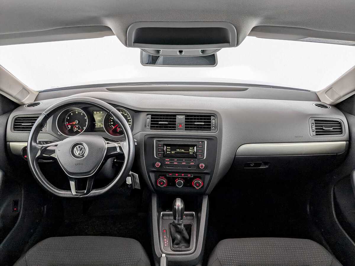 Volkswagen Jetta с пробегом — 2016 год. Фото: #13