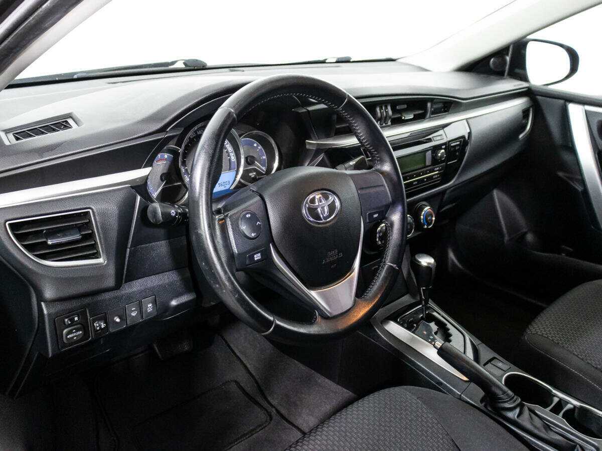 Toyota Corolla с пробегом — 2013 год. Фото: #10