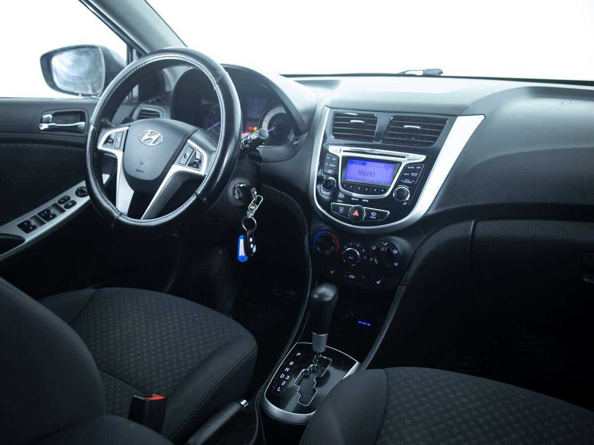 Hyundai Solaris с пробегом — 2013 год. Фото: #10
