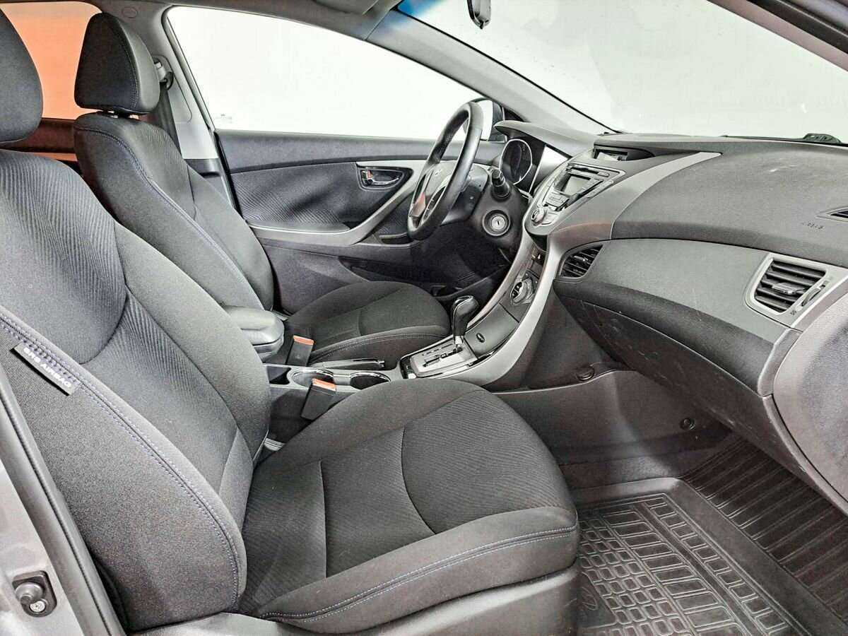 Hyundai Elantra с пробегом — 2013 год. Фото: #8