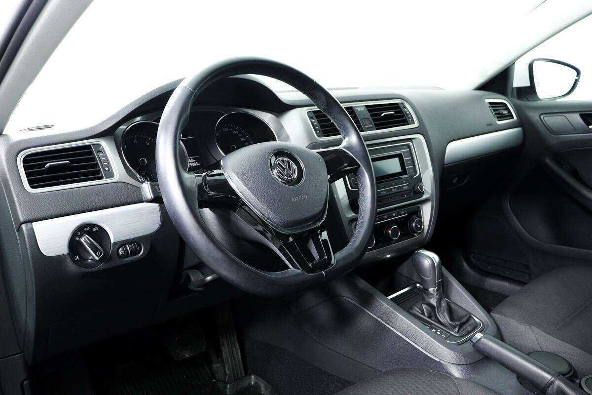 Volkswagen Jetta с пробегом — 2018 год. Фото: #12