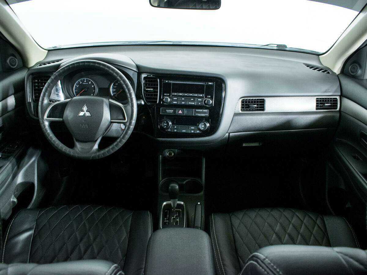 Mitsubishi Outlander с пробегом — 2014 год. Фото: #9
