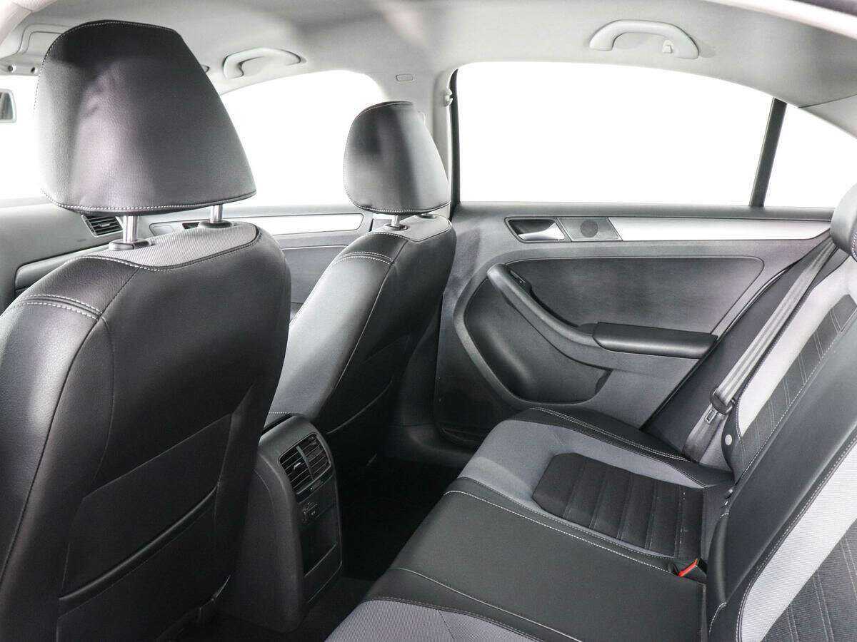 Volkswagen Jetta с пробегом — 2013 год. Фото: #10