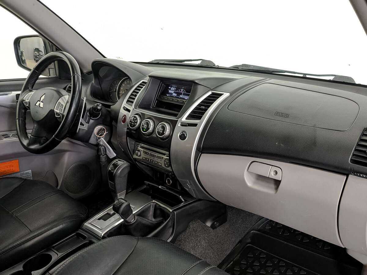 Mitsubishi Pajero Sport с пробегом — 2012 год. Фото: #8