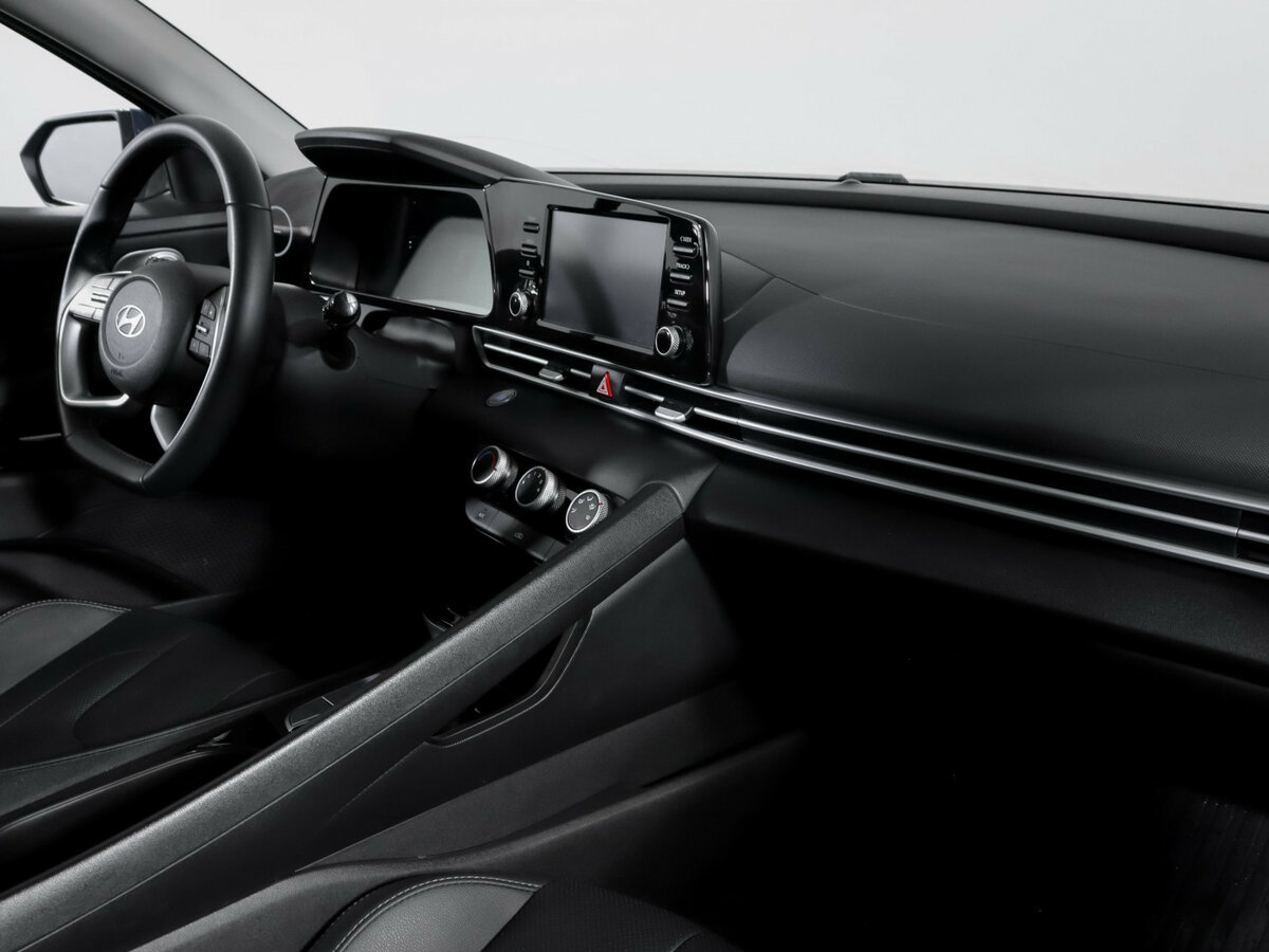 Hyundai Elantra с пробегом — 2023 год. Фото: #6