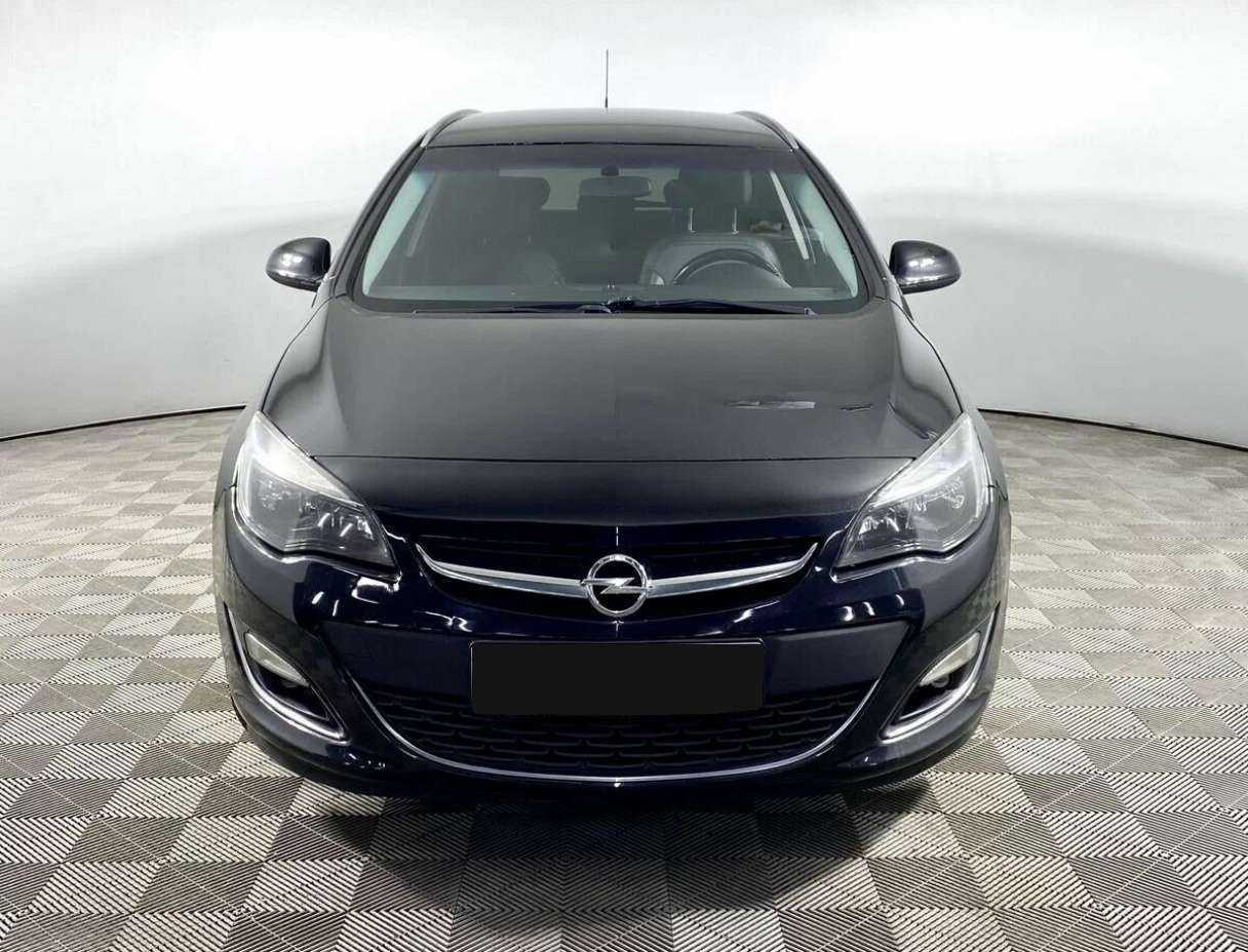 Opel Astra с пробегом — 2013 год. Фото: #1