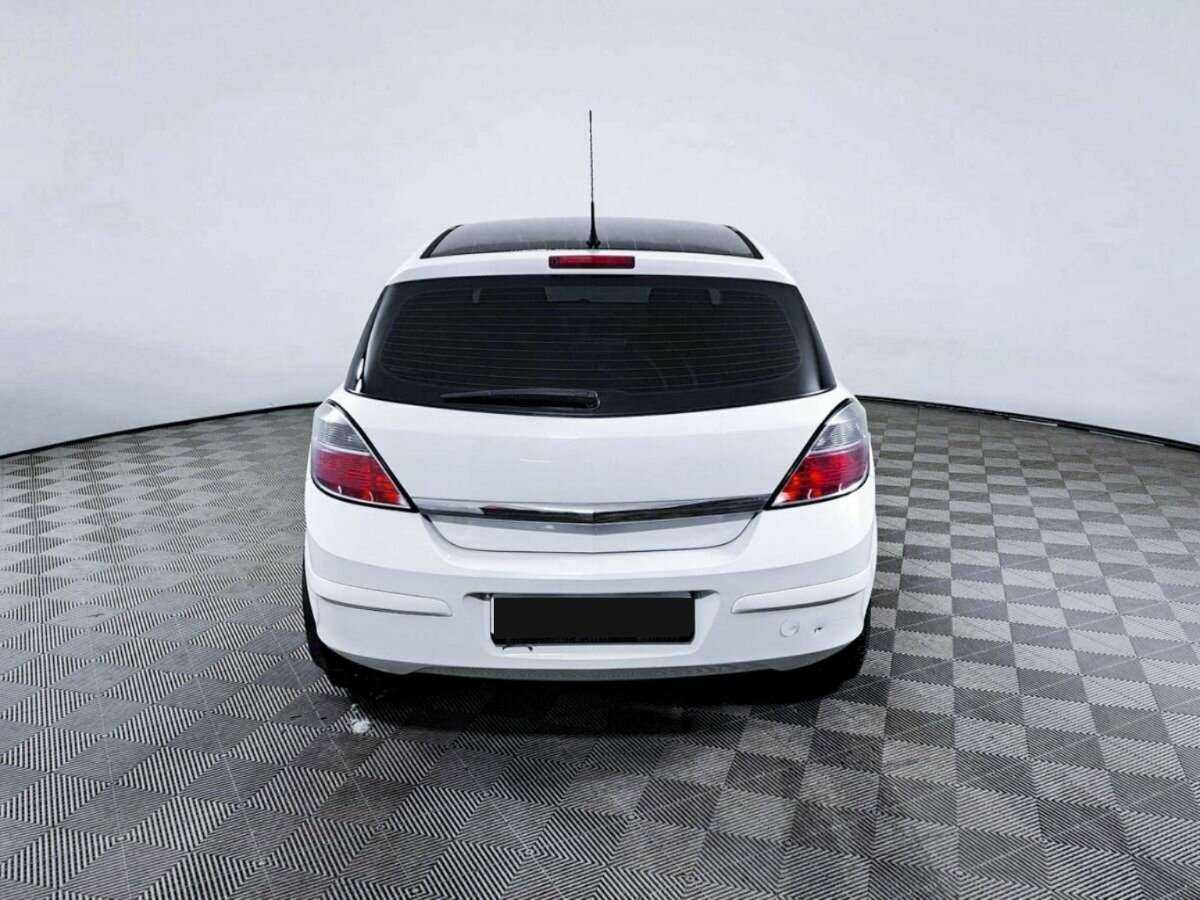 Opel Astra с пробегом — 2012 год. Фото: #5