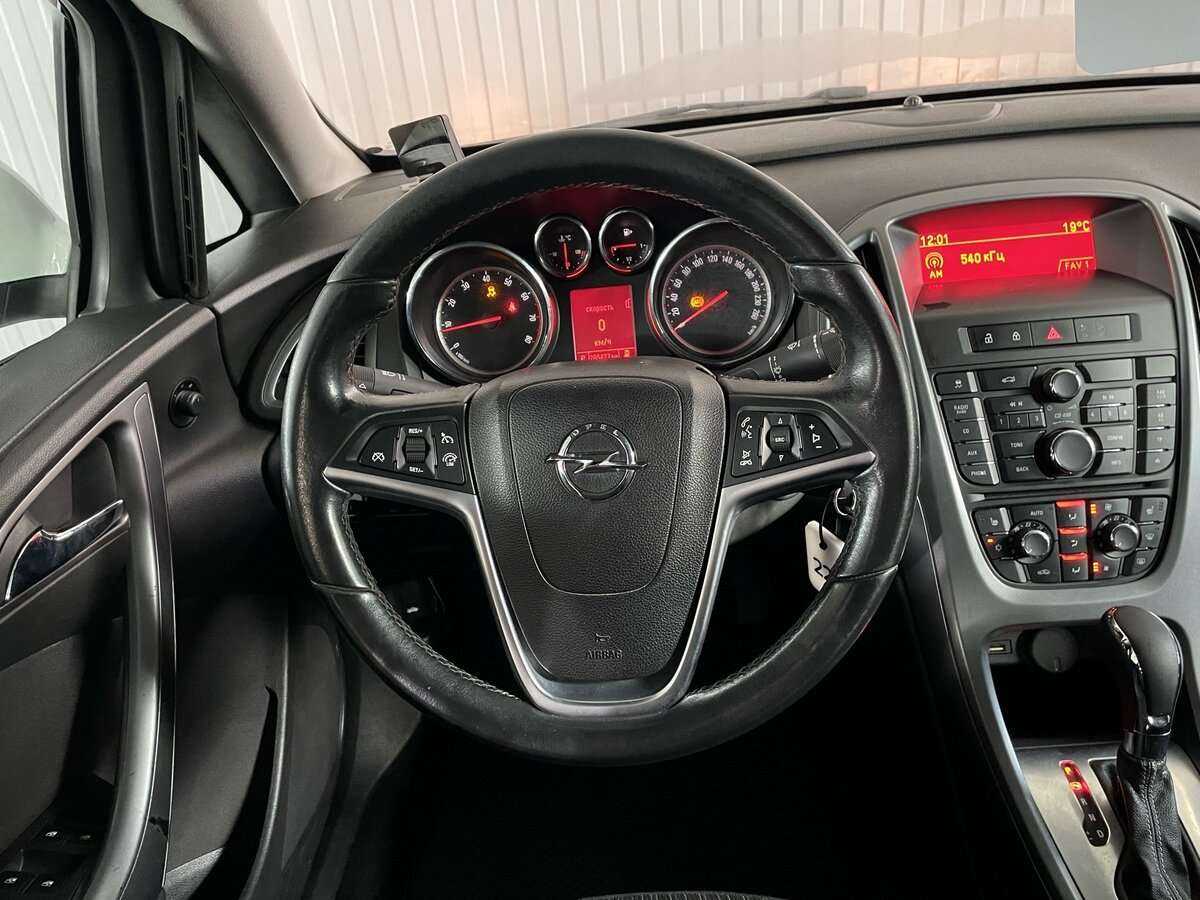 Opel Astra с пробегом — 2013 год. Фото: #9
