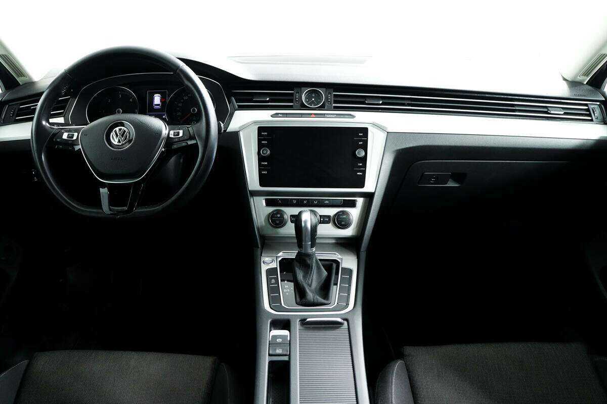 Volkswagen Passat с пробегом — 2019 год. Фото: #10