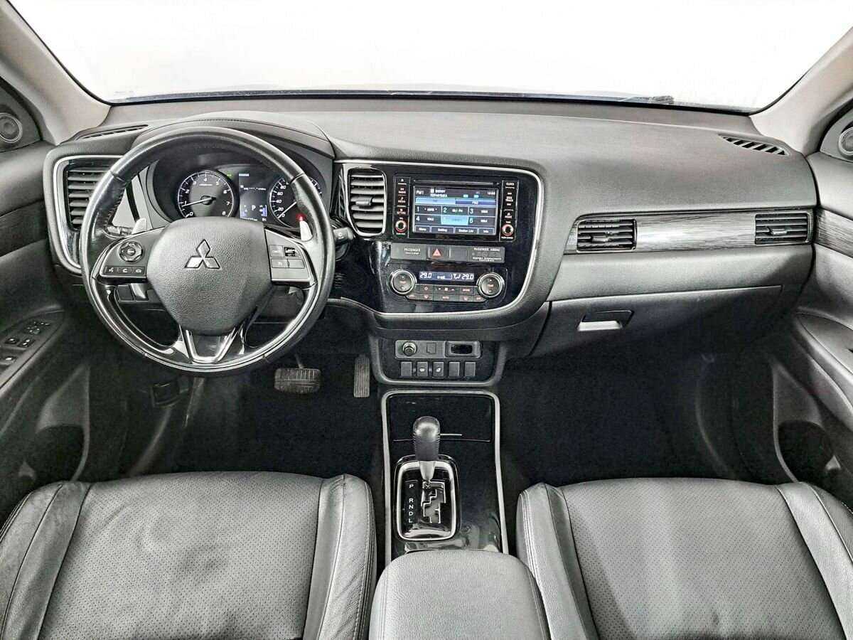 Mitsubishi Outlander с пробегом — 2017 год. Фото: #11