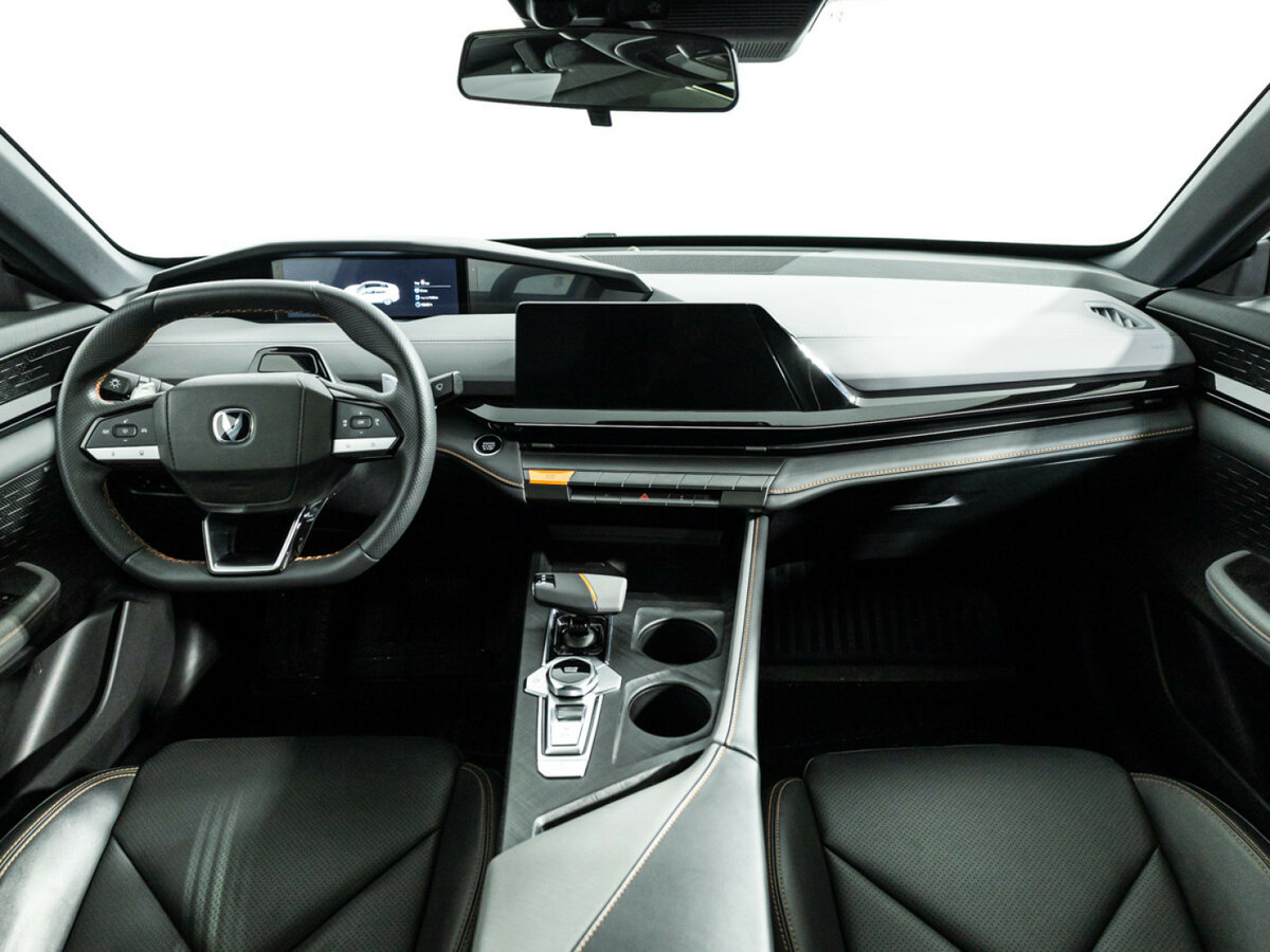 Changan UNI-V с пробегом — 2023 год. Фото: #12