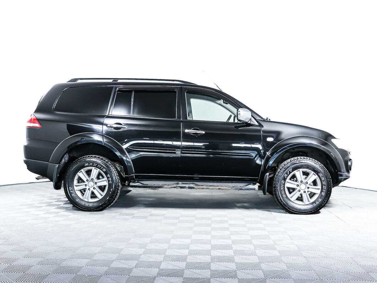 Mitsubishi Pajero Sport с пробегом — 2014 год. Фото: #2