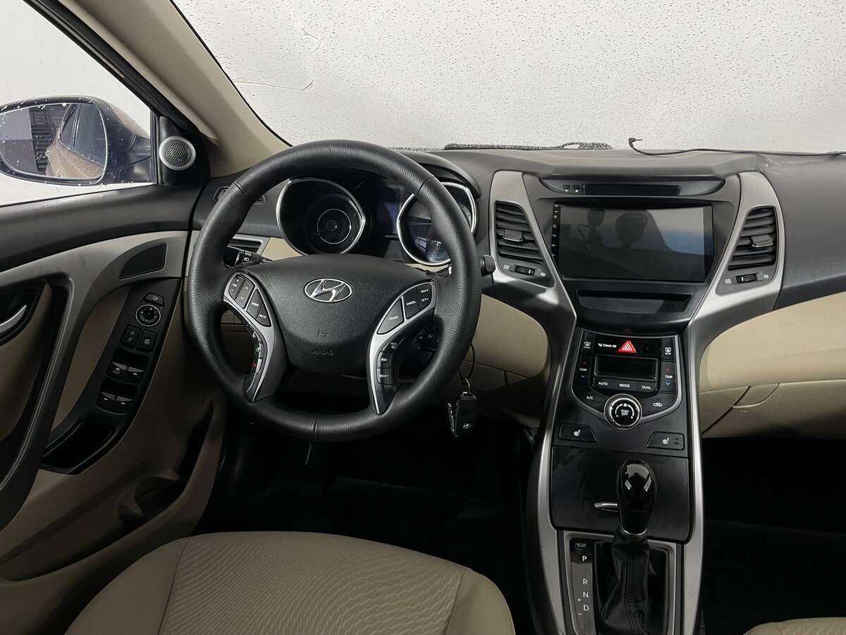 Hyundai Elantra с пробегом — 2014 год. Фото: #6