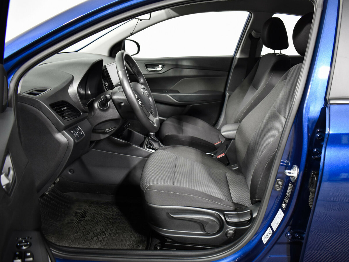 Hyundai Solaris с пробегом — 2022 год. Фото: #9