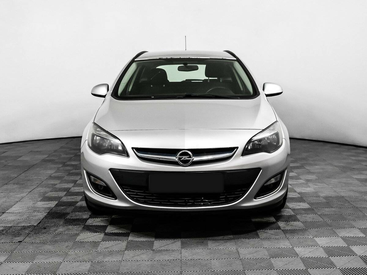 Opel Astra с пробегом — 2013 год. Фото: #1