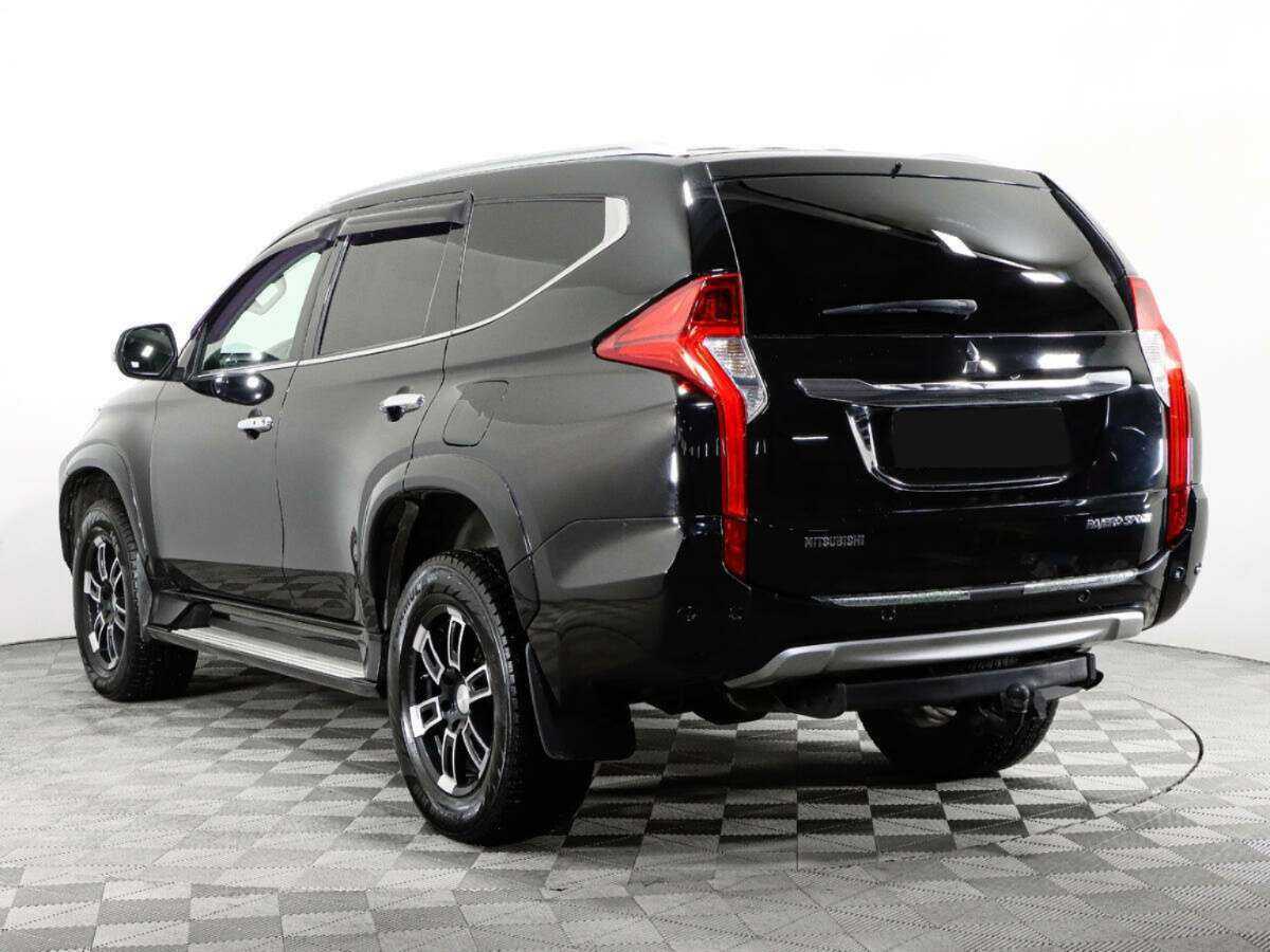 Mitsubishi Pajero Sport с пробегом — 2017 год. Фото: #6