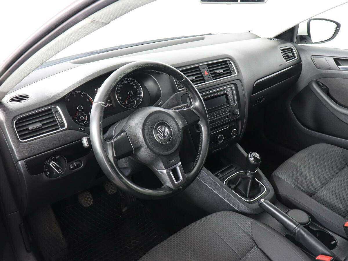 Volkswagen Jetta с пробегом — 2013 год. Фото: #8