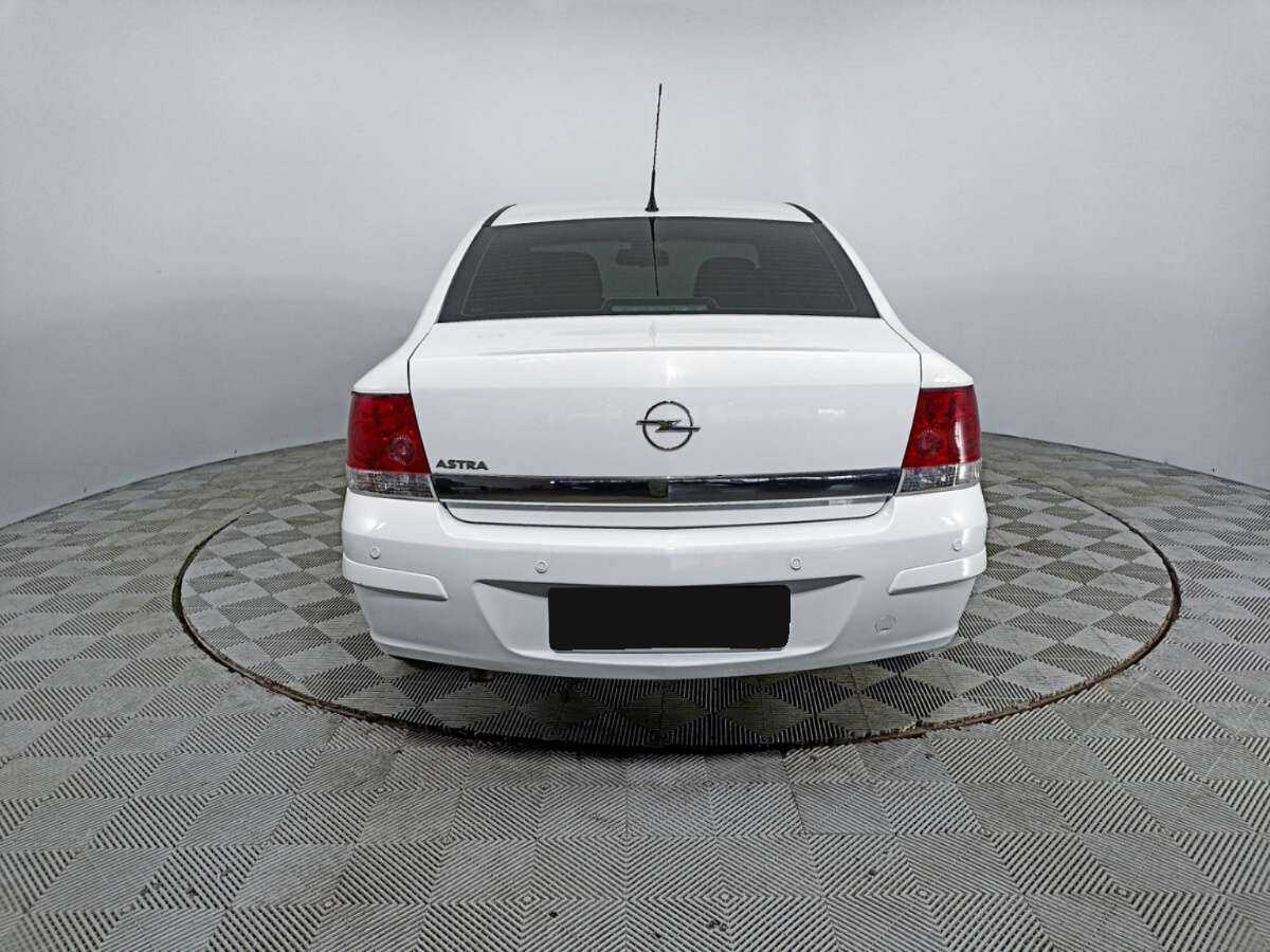 Opel Astra с пробегом — 2013 год. Фото: #5
