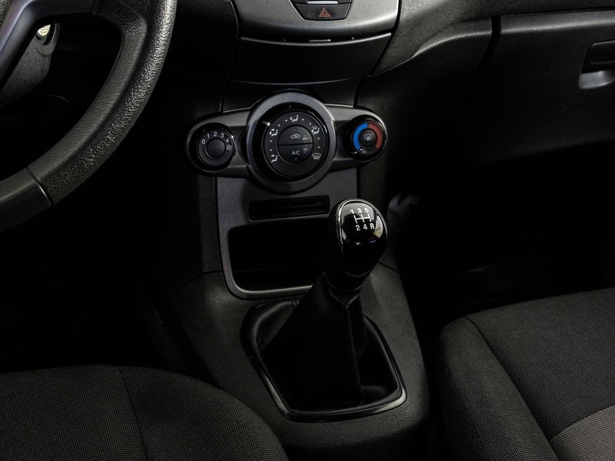 Ford Fiesta с пробегом — 2015 год. Фото: #12