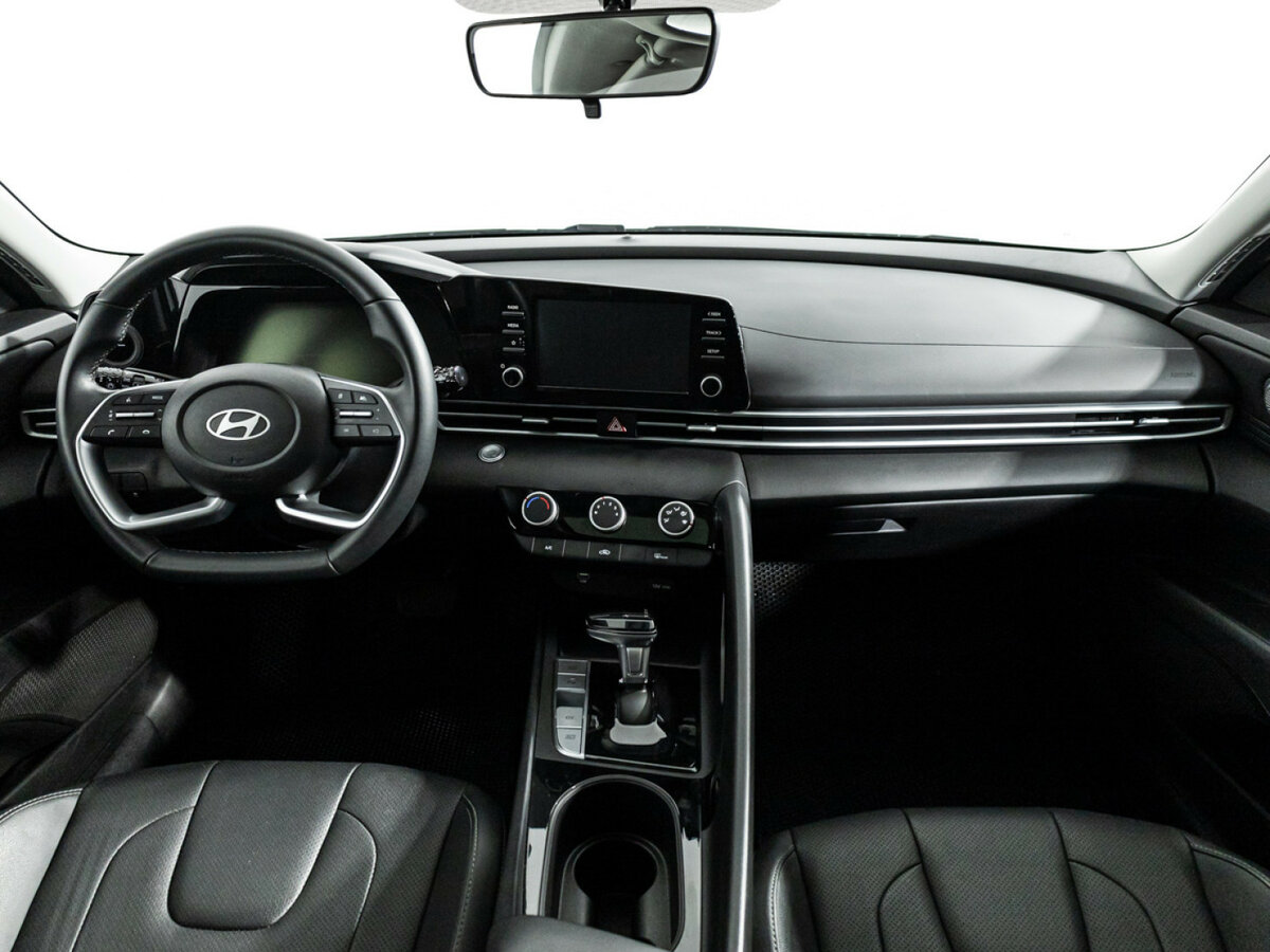 Hyundai Elantra с пробегом — 2023 год. Фото: #12