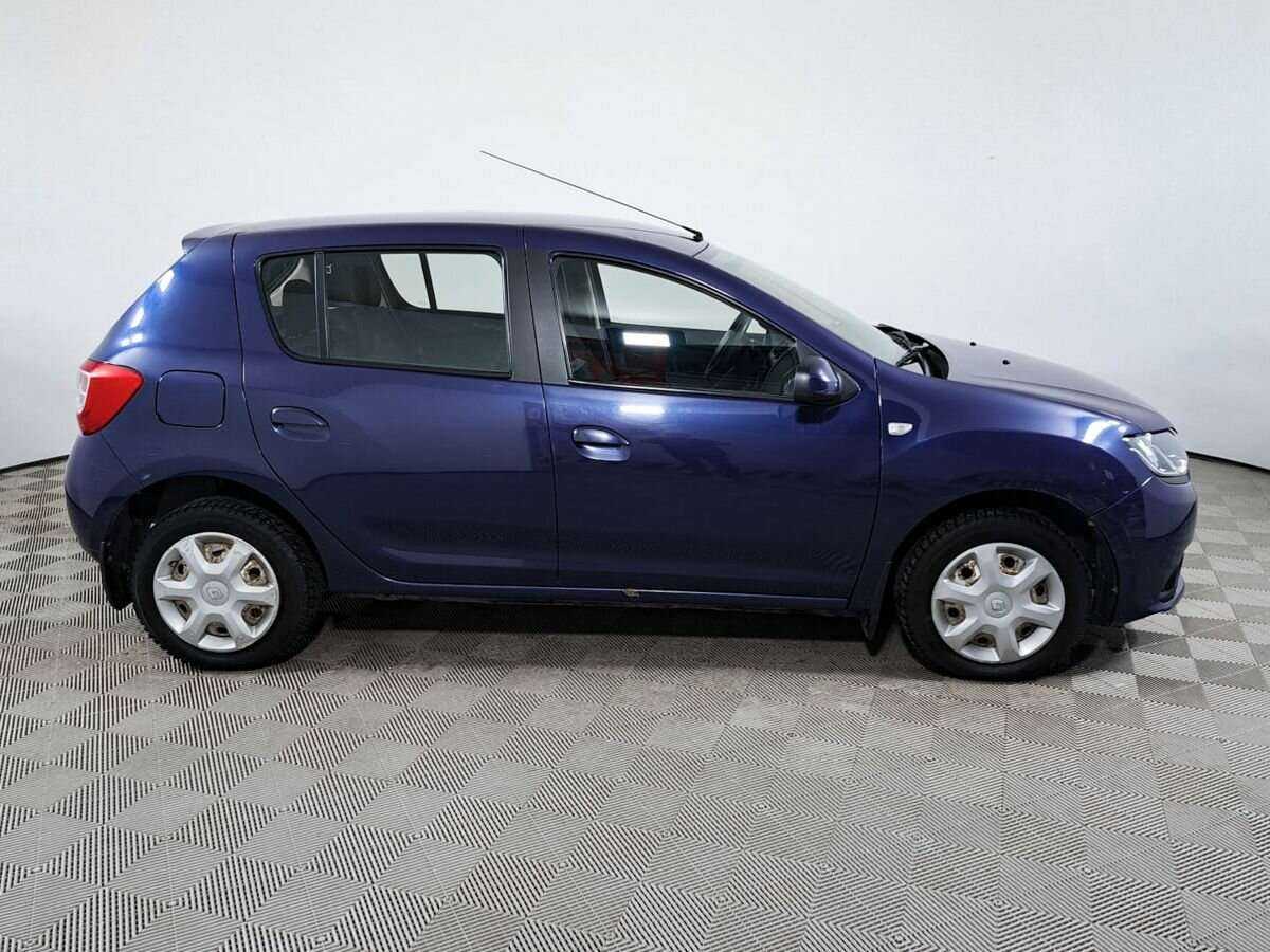 Renault Sandero с пробегом — 2015 год. Фото: #3