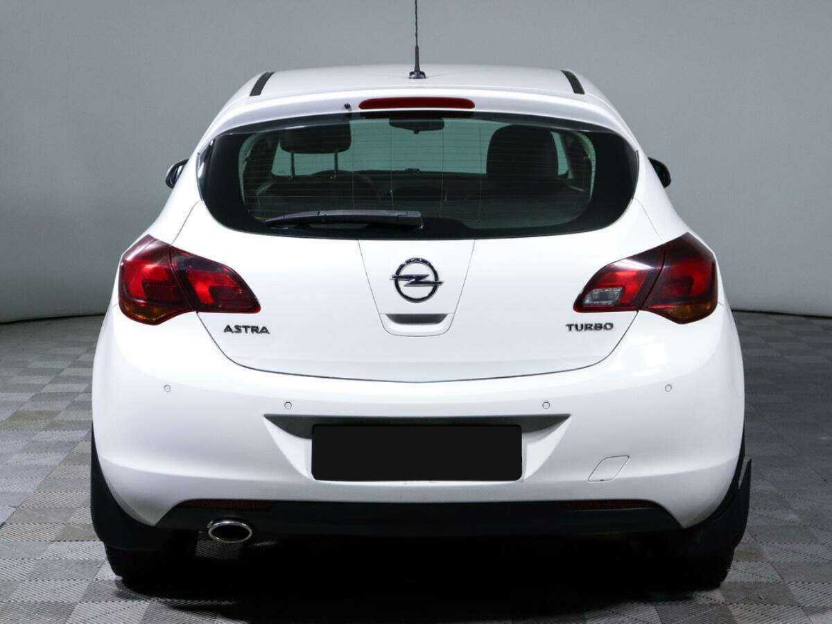 Opel Astra с пробегом — 2012 год. Фото: #5