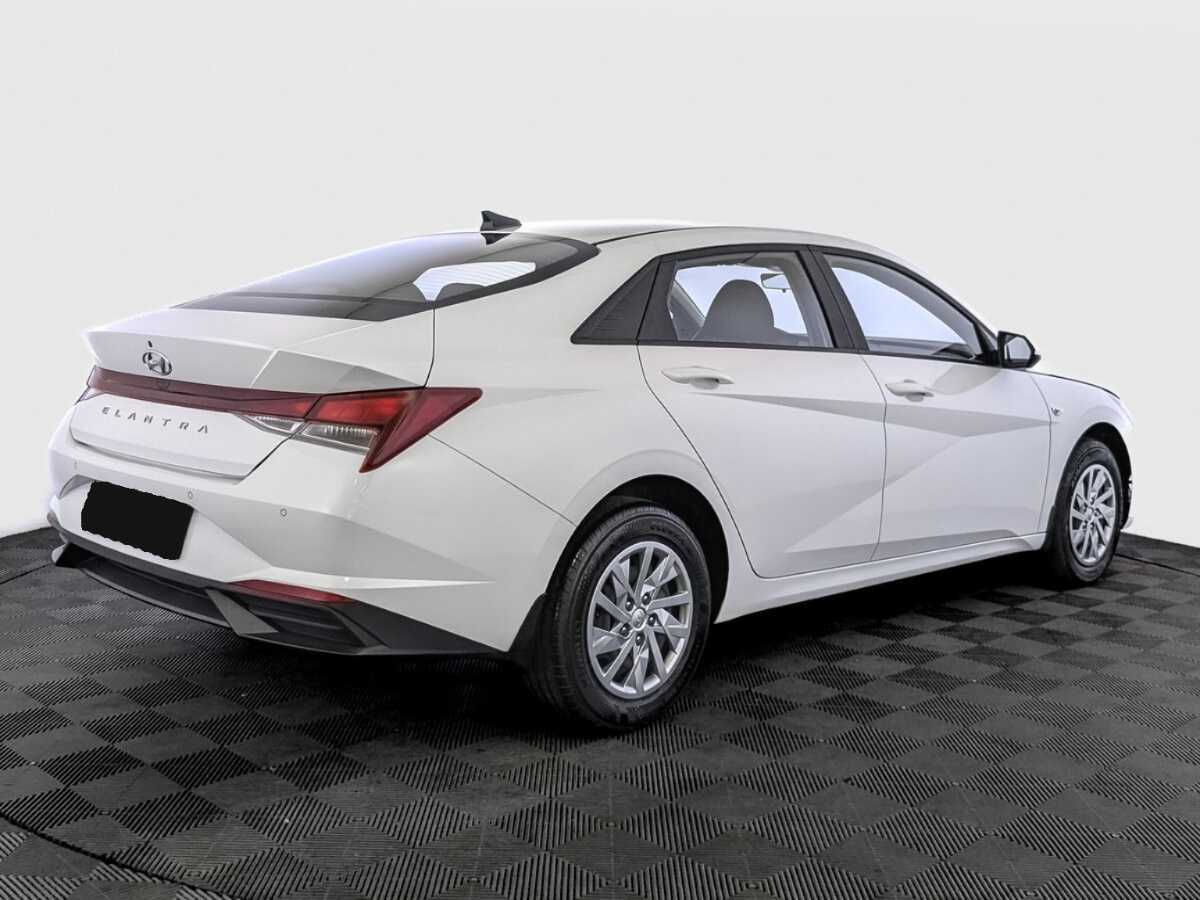 Hyundai Elantra с пробегом — 2022 год. Фото: #4