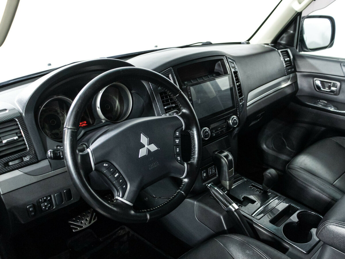 Mitsubishi Pajero с пробегом — 2015 год. Фото: #8